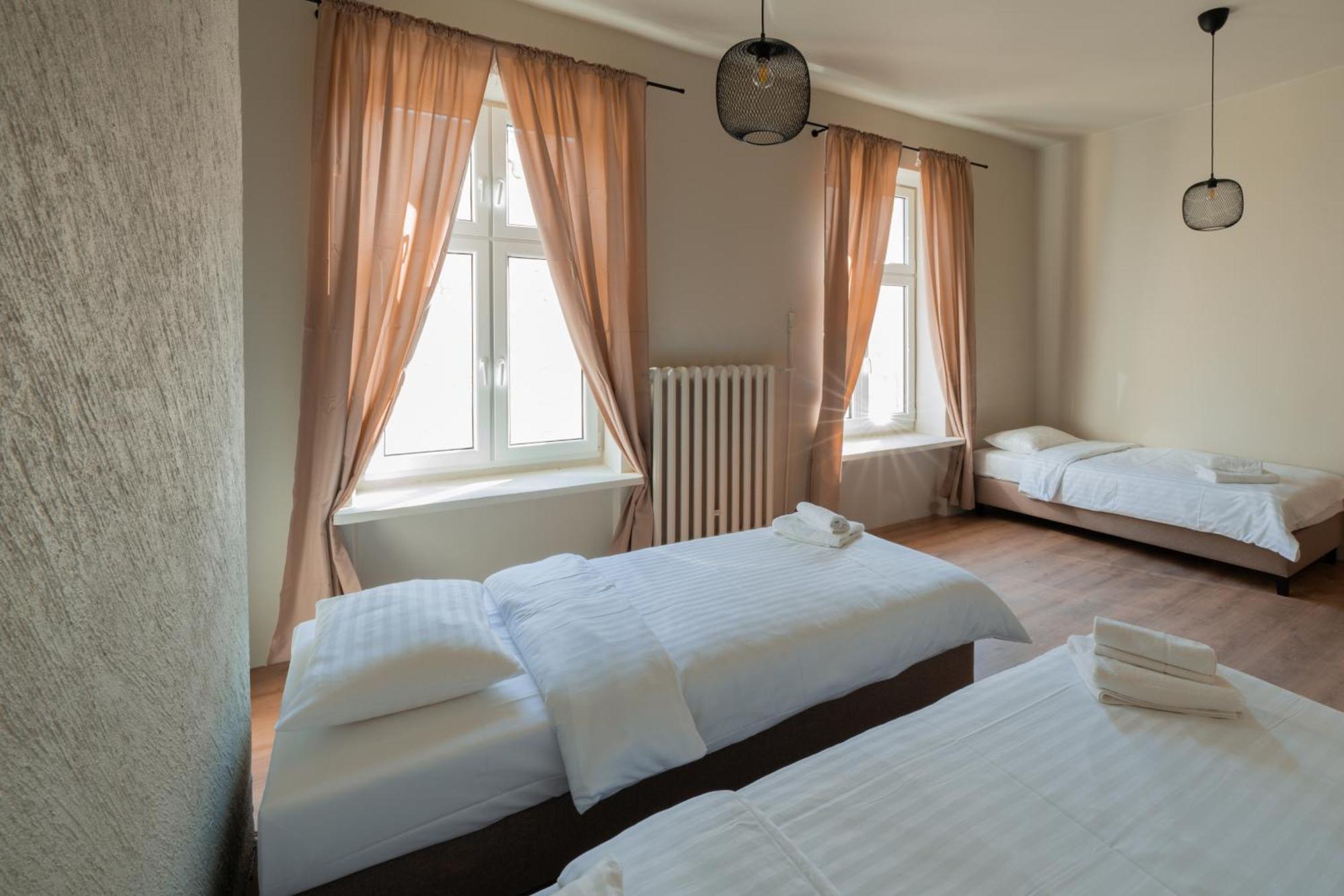 Hotelik Relax H360 Lodź Bagian luar foto