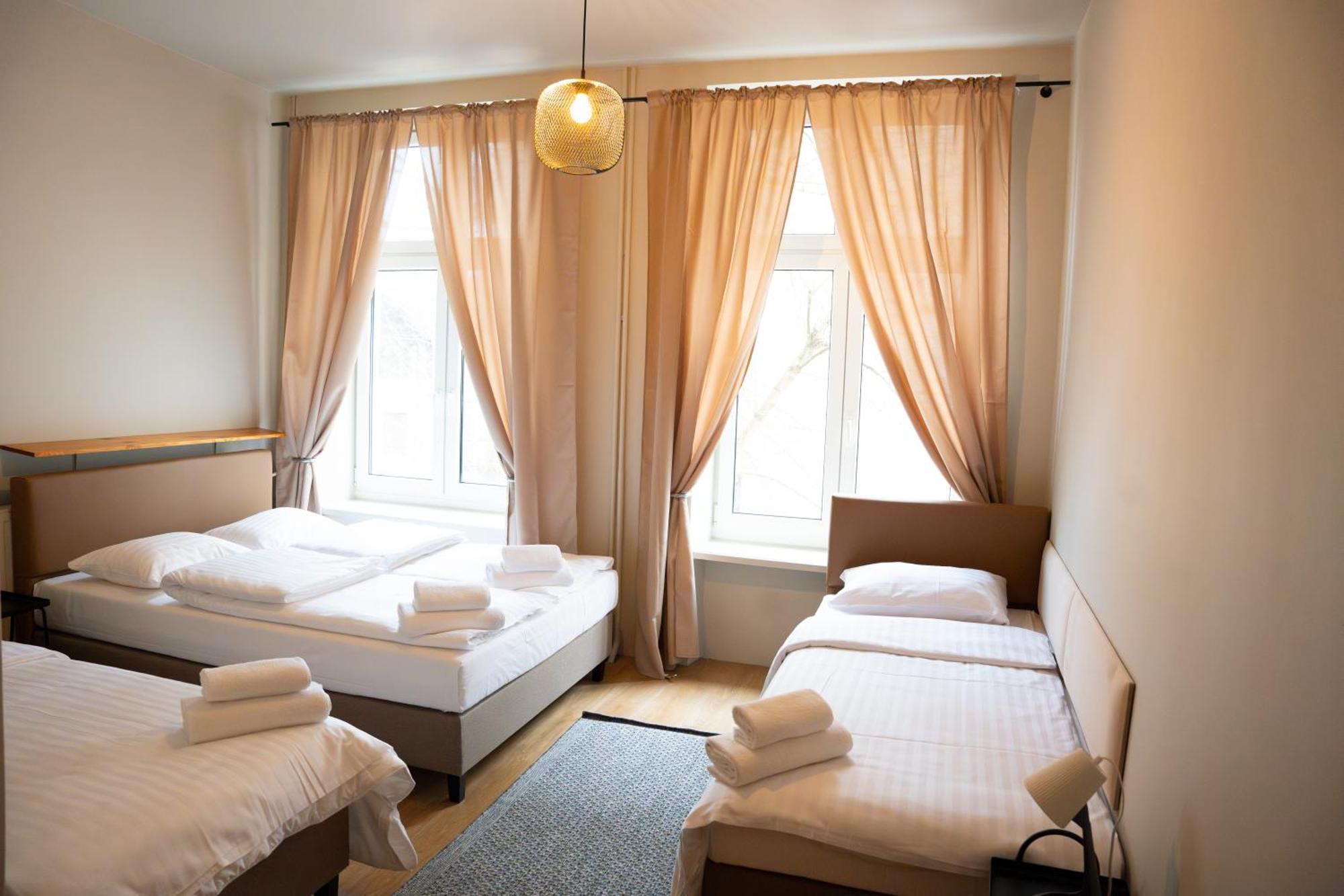 Hotelik Relax H360 Lodź Bagian luar foto